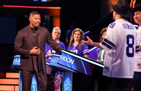 BEAT SHAZAM: Host Jamie Foxx with contestants in the "Shazam Bowl" episode of BEAT SHAZAM airing Monday, Aug. 24 (8:00 - 9:00 PM ET/PT) on FOX. © 2024 Fox Media LLC