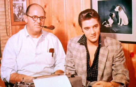 UNITED STATES - JANUARY 01: (AUSTRALIA OUT) USA Photo of Colonel Tom PARKER and Elvis PRESLEY, with manager Colonel Tom Parker - posed, c.1956/1967 (Photo by GAB Archive/Redferns)