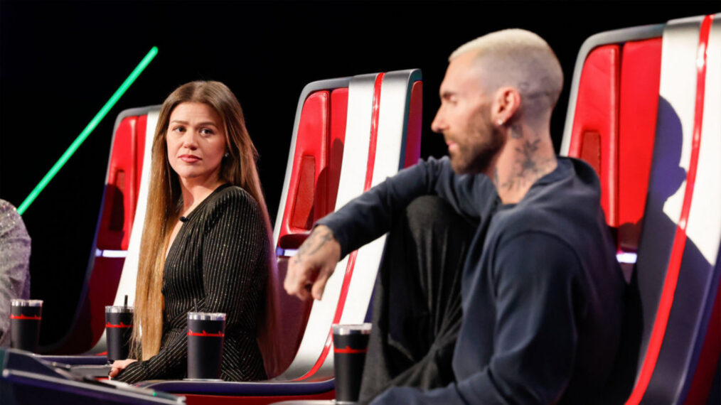 Kelly Clarkson and Adam Levine in 'The Voice'