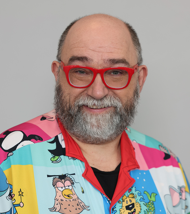 Joe Wos, an American Cartoonist and author, on "The Floor" Season 6