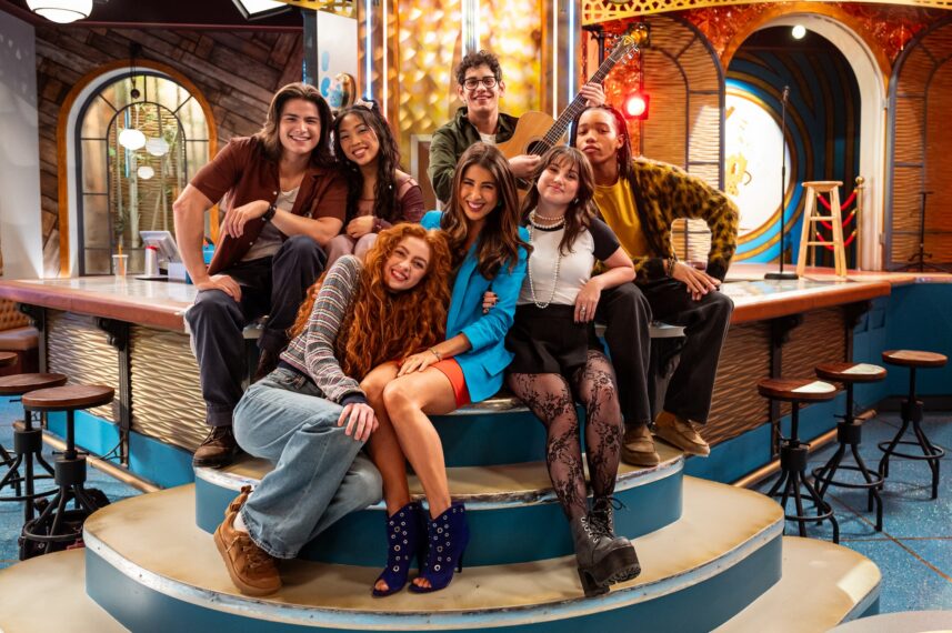 Martin Kamm as Oscar, Emmy Liu-Wang as Pepper, Alyssa Miles as Emmy, Daniella Monet as Trina Vega, Matt Bennett as Robbie, Erika Swayze as Jen Z, and Peyton Jackson as Qwest in 'Hollywood Arts: Season 1.'