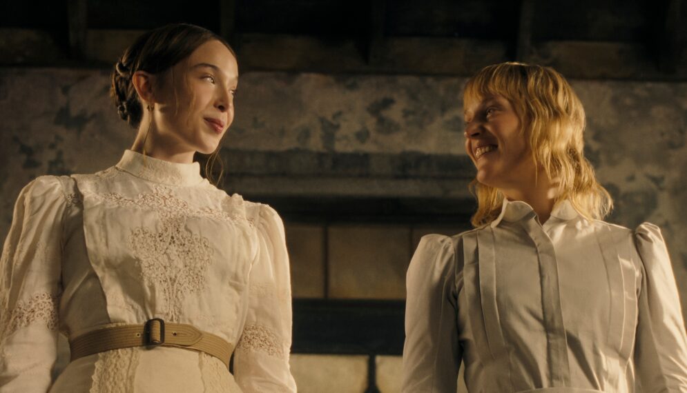 Monster: The Lizzie Borden Story. (L to R) Ella Beatty as Lizzie Borden, Vicky Krieps as Maggie Sullivan in episode 401 of Monster: The Lizzie Borden Story. Cr. Courtesy of Netflix © 2026