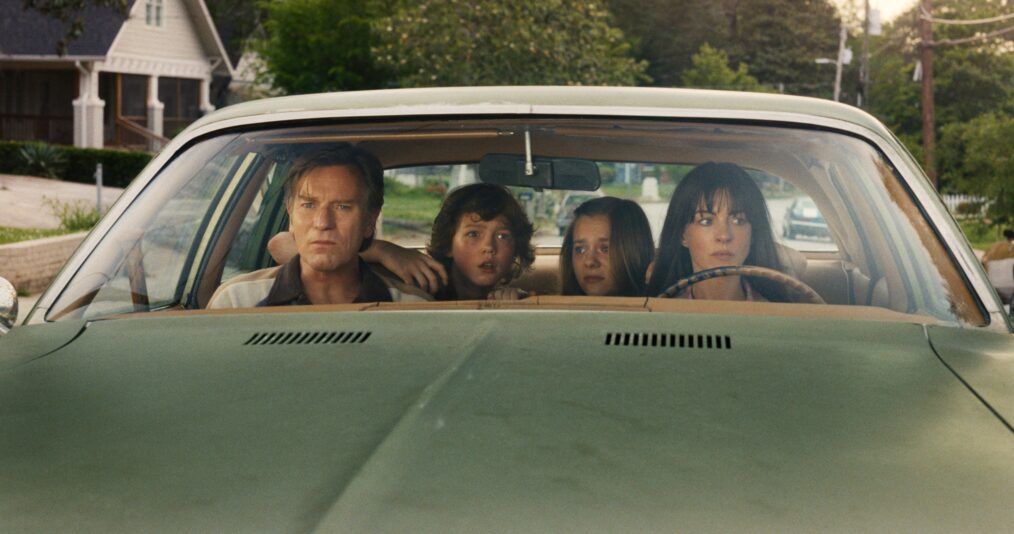 THE END OF OAK STREET, from left: Ewan McGregor, Christian Convery, Maisy Stella, Anne Hathaway, 2026. © Warner Bros. / Courtesy Everett Collection