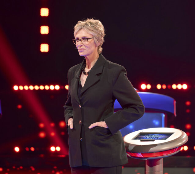 CELEBRITY WEAKEST LINK: Host Jane Lynch in the CELEBRITY WEAKEST LINK “Reality Villains” Season Premiere episode airing Monday, Sept. 21 (9:01-10:00 PM ET/PT) on FOX. © 2026 Fox Media LLC. CR: Tom Griscom/FOX.