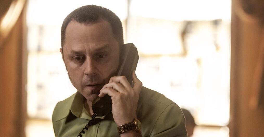 Giovanni Ribisi as Tony Kiritsis - American Hostage Episode 102: McMahon, Martinis and Madness