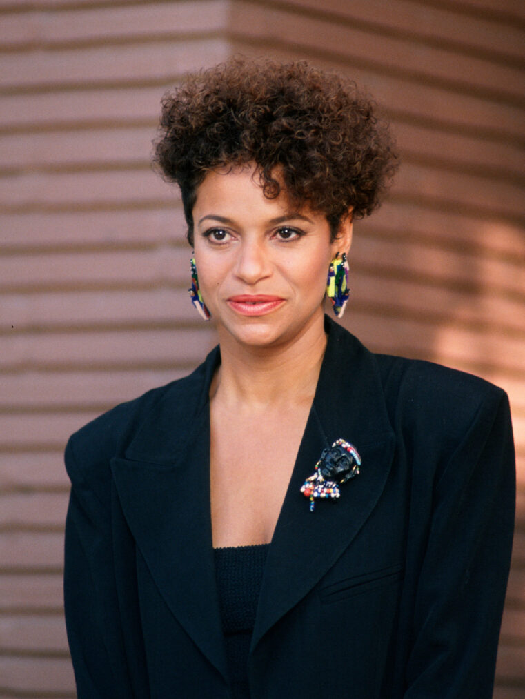 Debbie Allen poses during a 1990 portrait session in Los Angeles, California