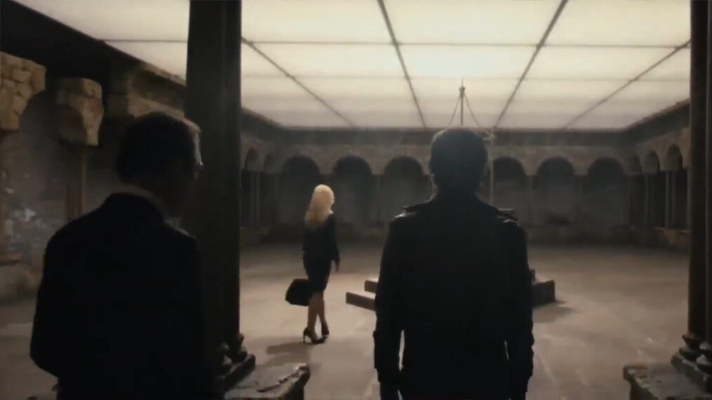 Silhouetted characters in ‘El Ministerio del Tiempo’