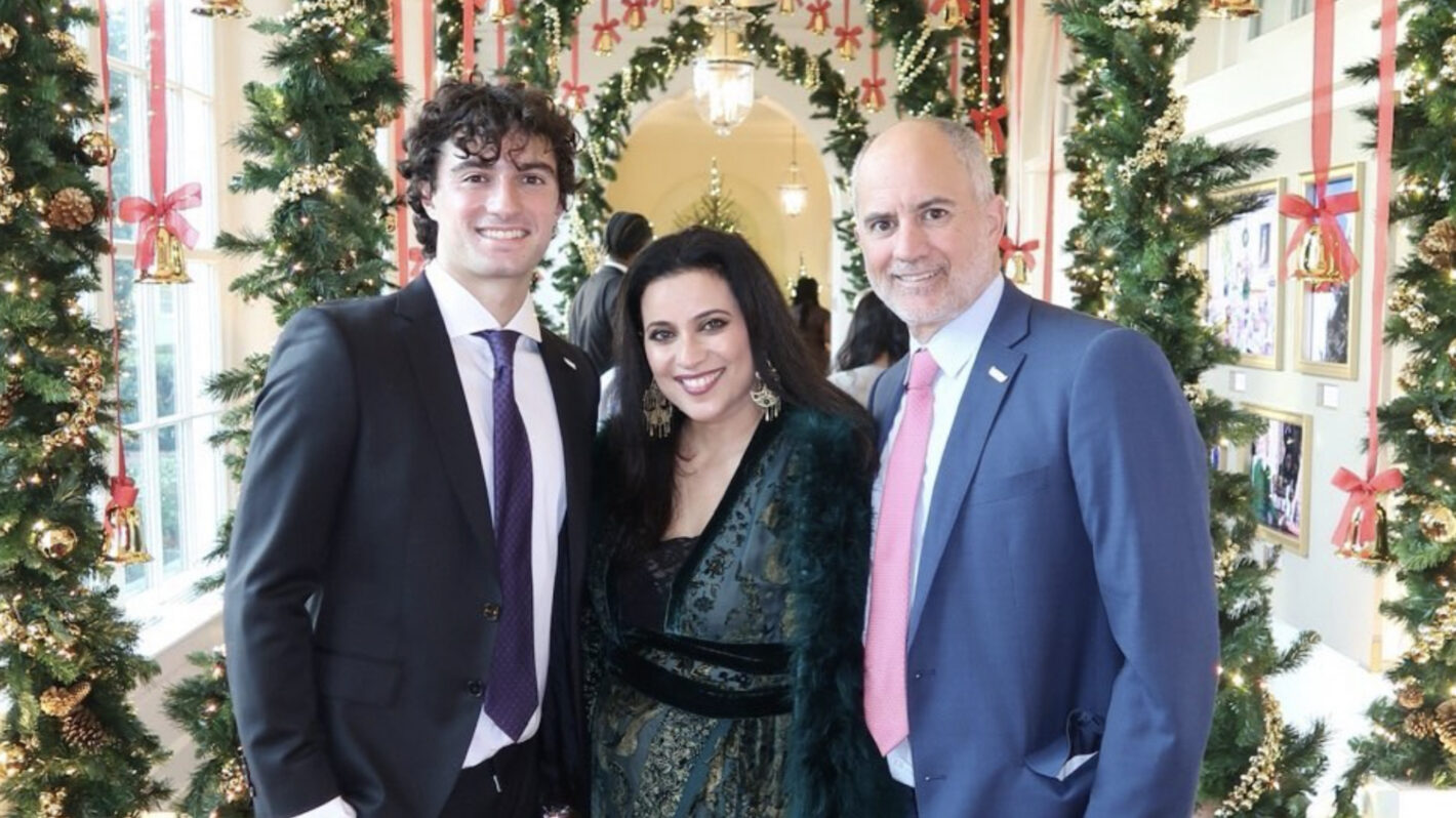 Ezra Frech with his parents