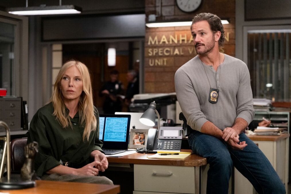 Kelli Giddish as Det. Amanda Rollins, Kevin Kane as Det. Terry Bruno — 'Law & Order: SVU' Season 28 Premiere "Volition"