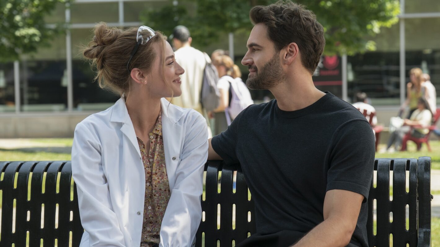 LIli Reinhart and Tom Bateman in 'The Love Hypothesis'