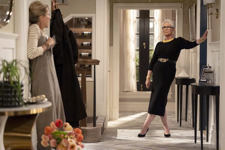 Tea Leoni as Jeanie, Jamie Lee Curtis as Claudia — 'Newlyweds'