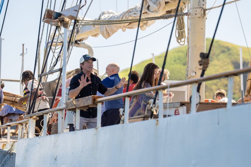 Jeff Probst kicks off 'Survivor 51' with the cast during marooning challenge