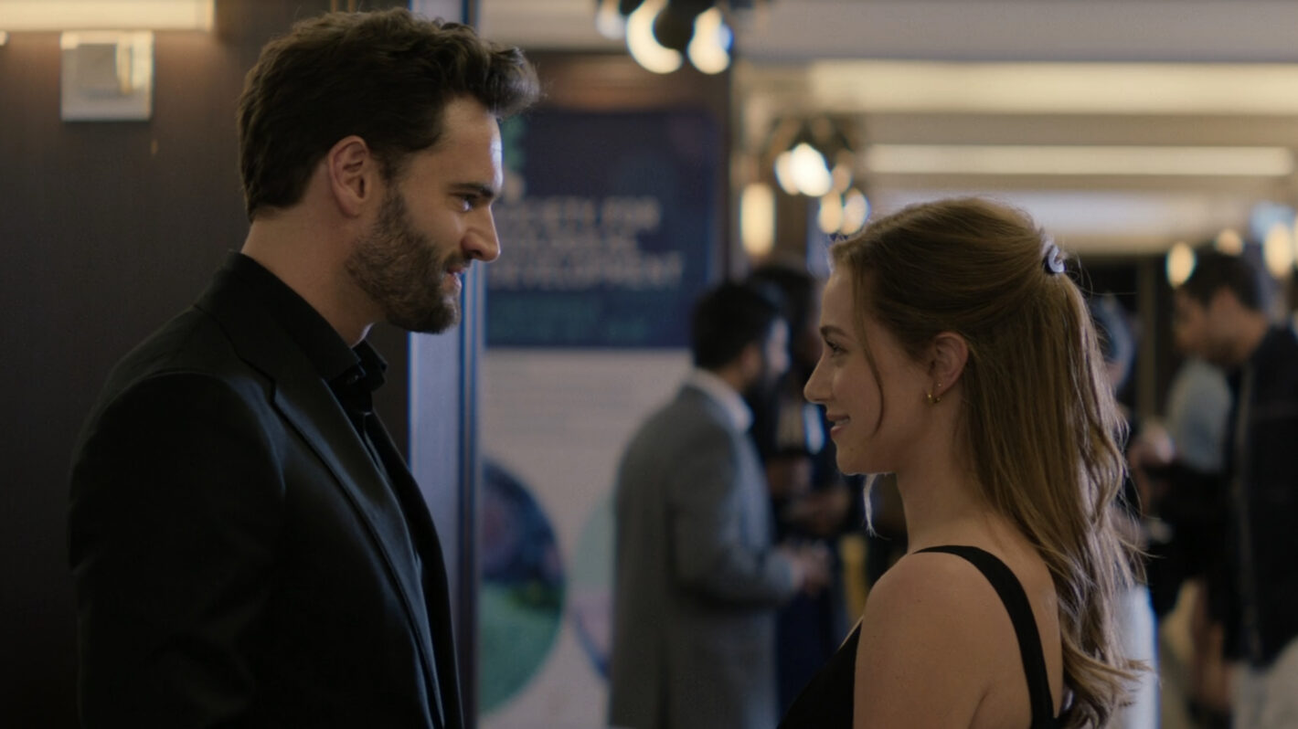 Tom Bateman and Lili Reinhart in 'The Love Hypothesis'
