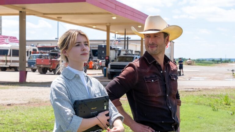 TWISTERS, from left: Daisy Edgar-Jones, Glen Powell, 2024.