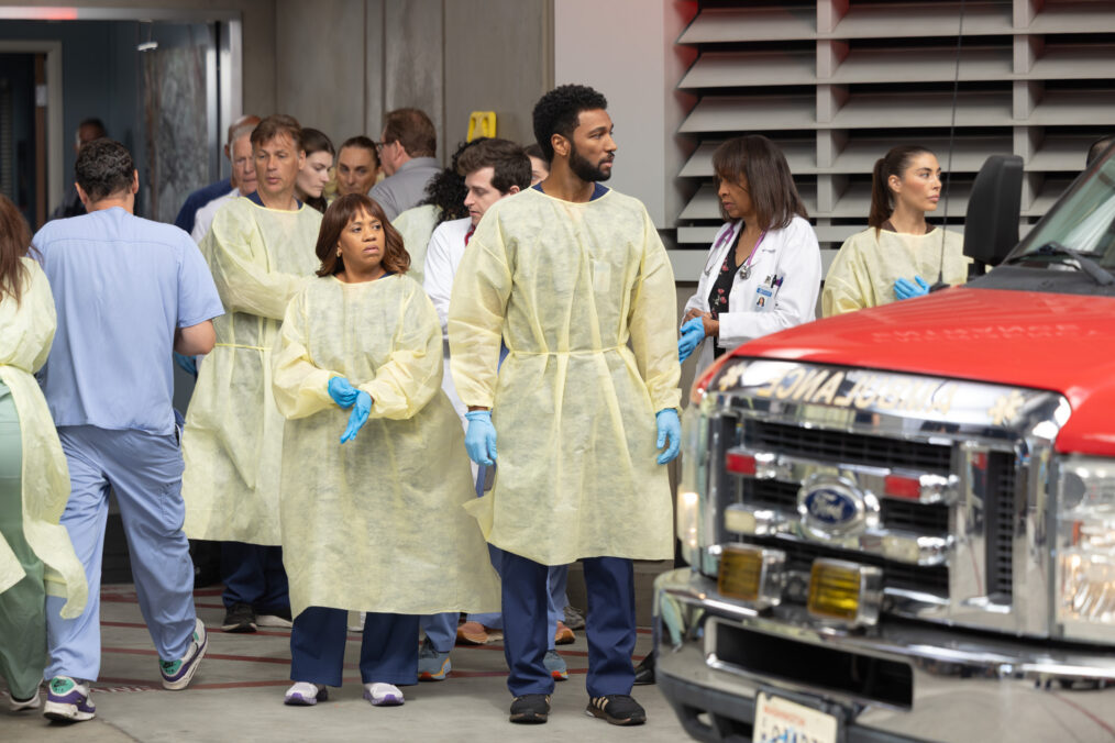 GREY’S ANATOMY - “Collide” - After a collision at Sea-Tac sends a surge of critically injured patients to Grey Sloan, the unveiling of its controversial new VIP floor is thrown into chaos as doctors race to save lives amid impossible choices. THURSDAY, OCT. 15 (10:00-11:00 p.m. EDT) on ABC. (Disney/Raymond Liu) CHANDRA WILSON, ANTHONY HILL