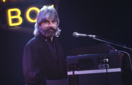 1998: American pianist and singer Michael McDonald (Photo by BSR Agency/Gentle Look via Getty Images)