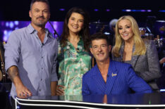 NAME THAT TUNE: Brian Austen Green and Daphne Zuniga in the 'It's a '90s Halloween' episode of NAME THAT TUNE airing Monday, Oct. 12 (8:00-9:00 PM ET/PT) on FOX. CR: Lorraine O'Sullivan/FOX. ©2026 FOX Media LLC