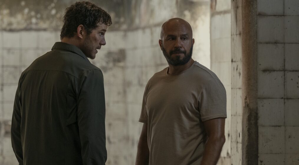 Chris Pratt (James Reece), Dar Salim (Mohammed Farooq)