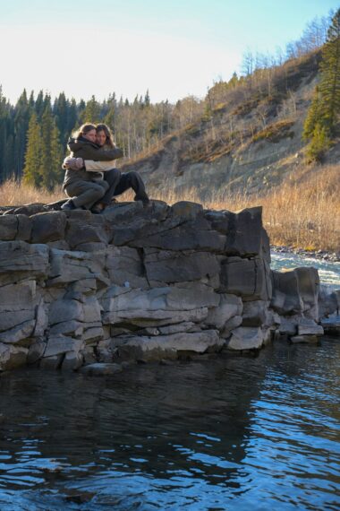 Tracy Spiridakos as Anna Pigeon and Tricia Helfer as Molly Pigeon — 'Anna Pigeon' Season 1 Episode 9 "Nature vs. Nurture"