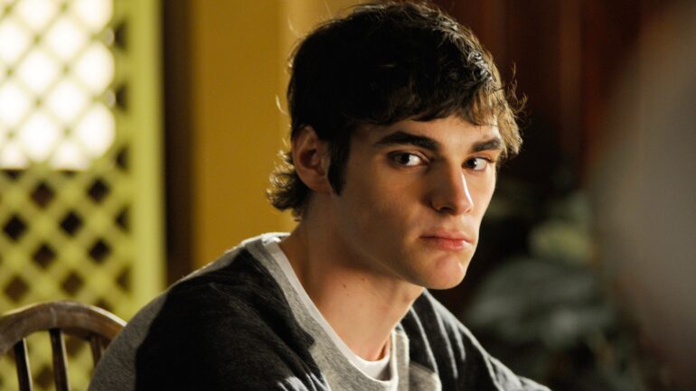 ‘Breaking Bad’ Star RJ Mitte Dies at 34