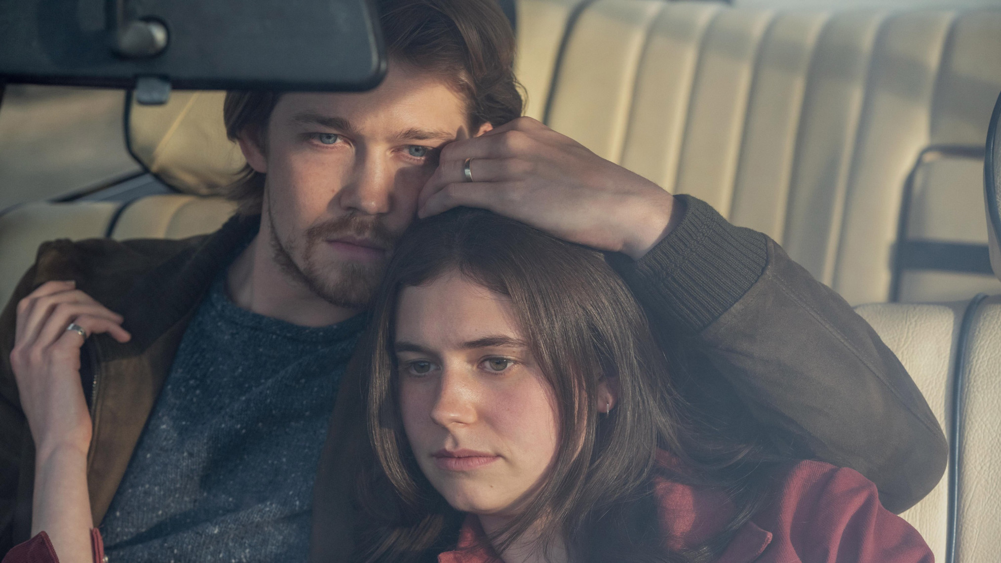 Joe Alwyn as Nick and Alison Oliver as Frances in ‘Conversations With Friends’