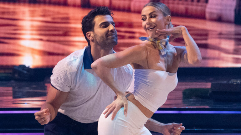 ‘Dancing With the Stars’ Fans Cringe Over Jan Ravnik & Julianne Hough’s Awkward Interaction