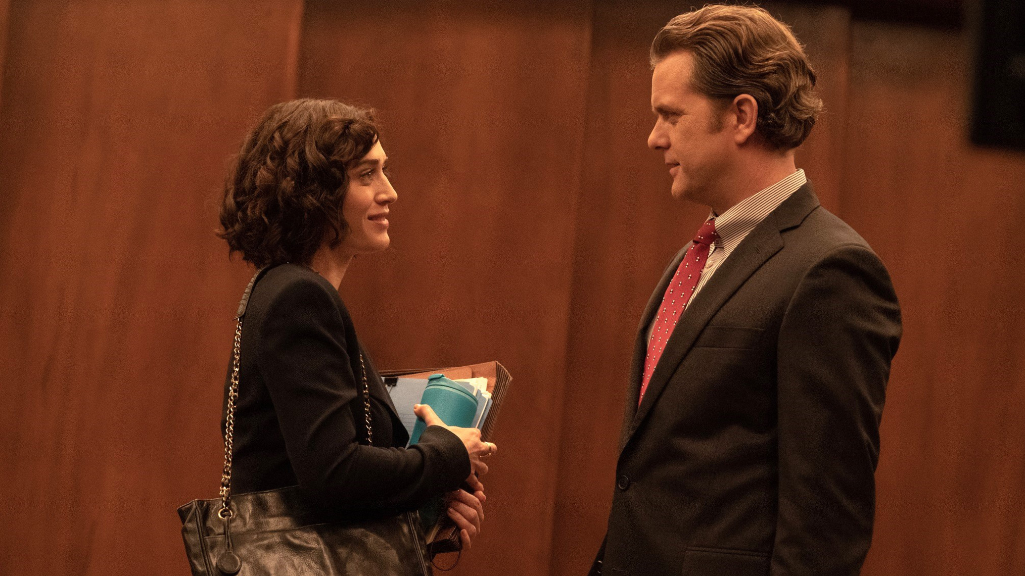 Lizzy Caplan as Alex Forrest and Joshua Jackson as Dan Gallagher in ‘Fatal Attraction’