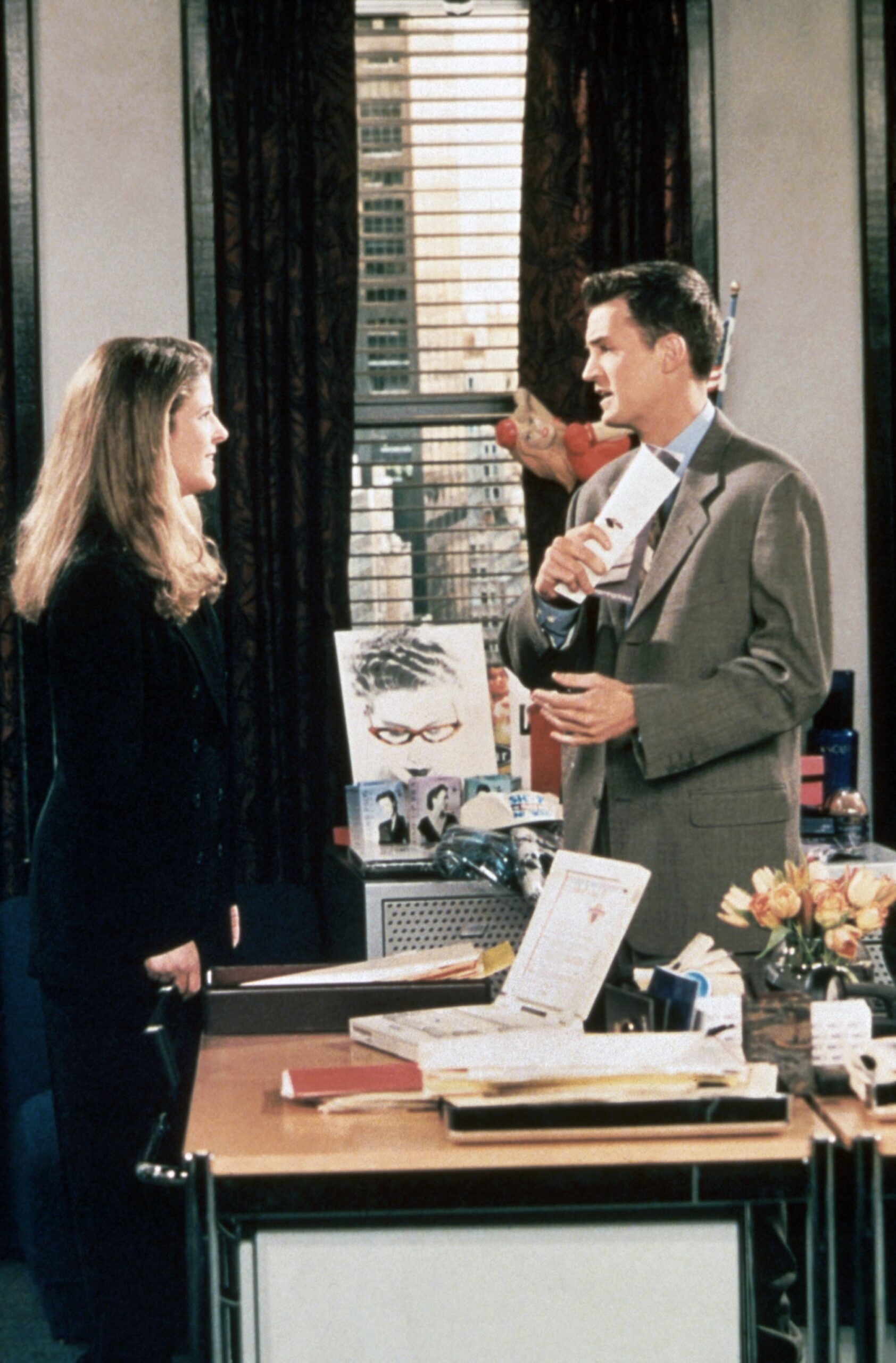 Alison La Placa, Matthew Perry in 'Friends' Season 4