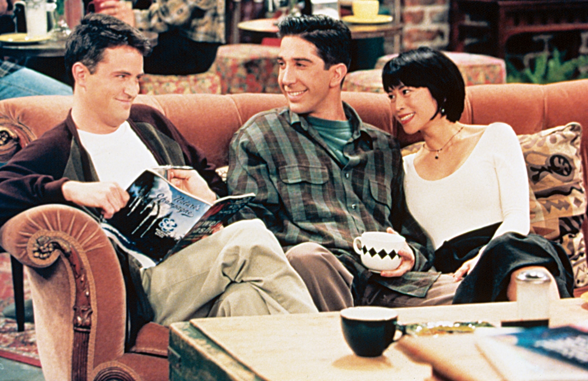 Matthew Perry, David Schwimmer, Lauren Tom in 'Friends'