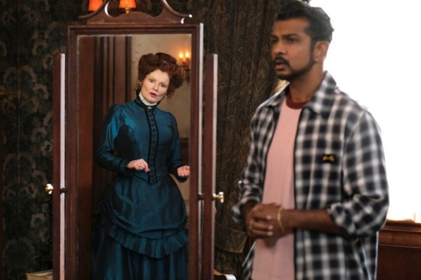 Rebecca Wisocky and Utkarsh Ambudkar in 'Ghosts' Halloween Special
