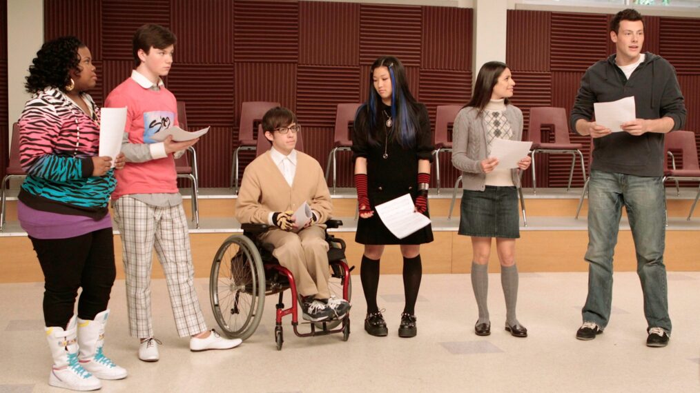Amber Riley, Chris Colfer, Kevin McHale, Jenna Ushkowitz, Lea Michele, and Cory Monteith in 'Glee'
