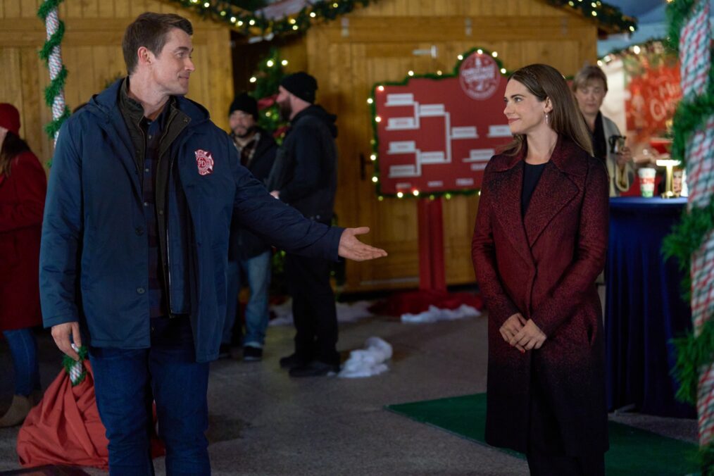 Robert Buckley, Lyndsy Fonseca — 'Holiday Touchdown: A Bears Love Story'