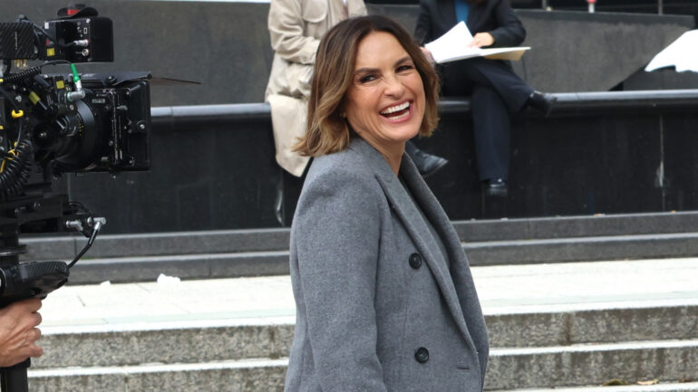 Mariska Hargitay Crashes Wedding While Filming ‘Law & Order: SVU’ (PHOTO)