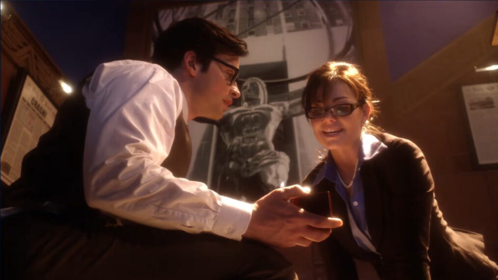 Tom Welling as Clark Kent and Erica Durance as Lois Lane in 'Smallville'