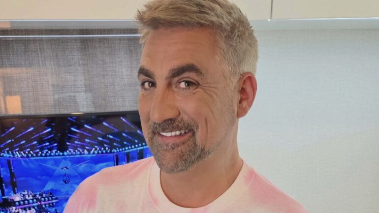 ‘American Idol’s Taylor Hicks Gives Emotional Update as He Turns 50