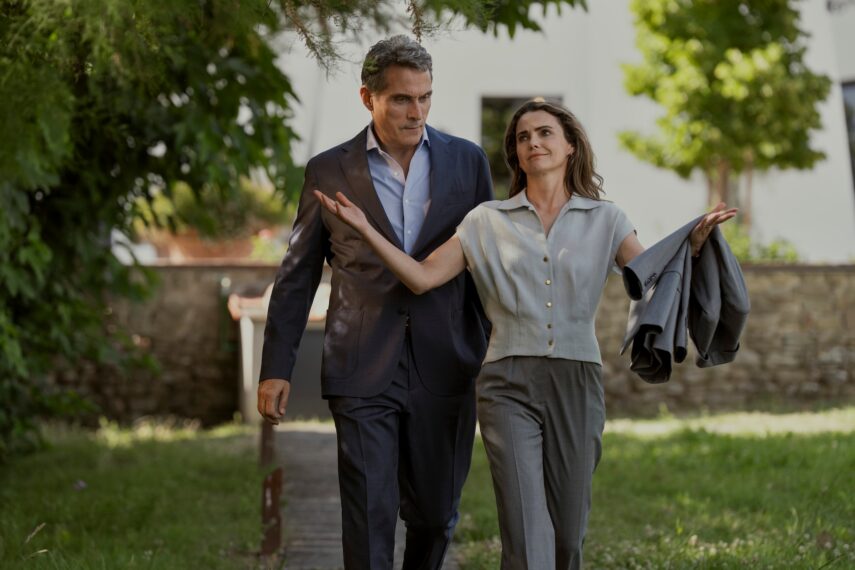 Rufus Sewell as Hal Wyler, Keri Russell as Kate Wyler in 'The Diplomat' Season 4 Episode 7