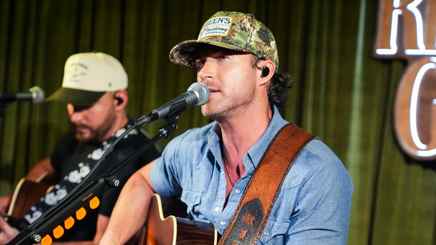 'The Voice's Riley Green Gives Dating Update