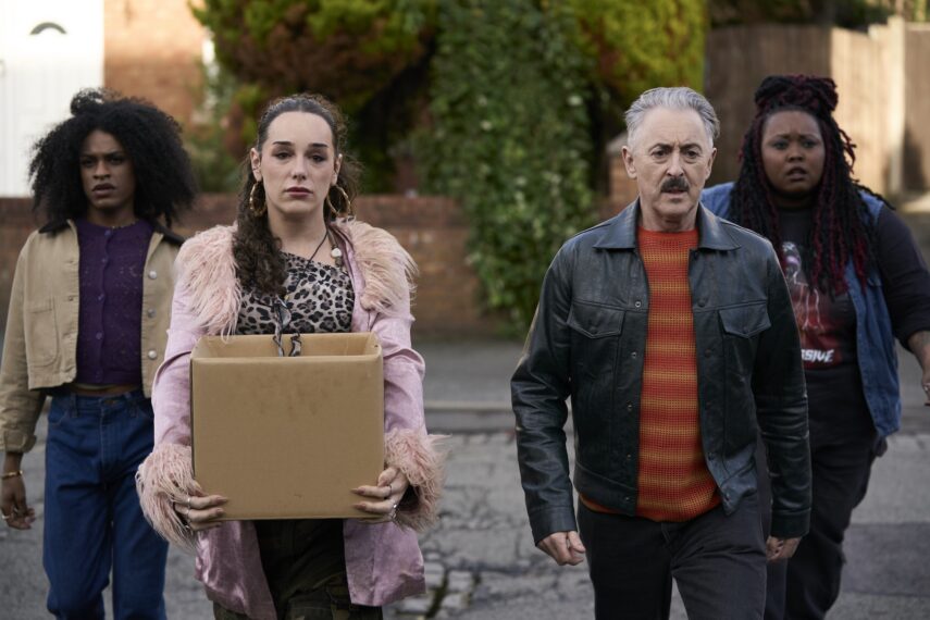 Iz Hesketh ("Zee Malone"), Alan Cumming ("Leo Struthers"), Luyanda Unati Lewis-Nyawo ("Judy") in 'Tip Toe'