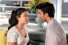 Gina Rodriguez and Justin Baldoni in Jane the Virgin