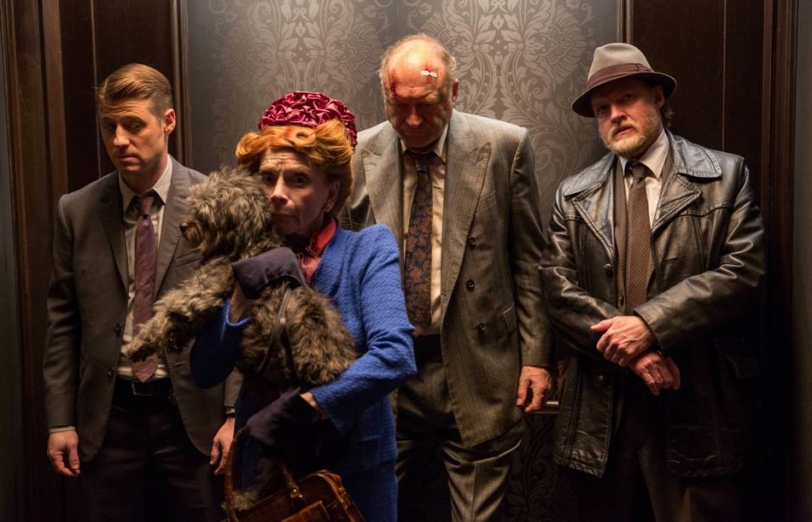 Gordon (Ben McKenzie), Carmine Falcone (John Doman) and Bullock (Donal Logue) share an elevator in the