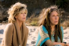 Grace and Frankie - Jane Fonda and Lily Tomlin on the beach