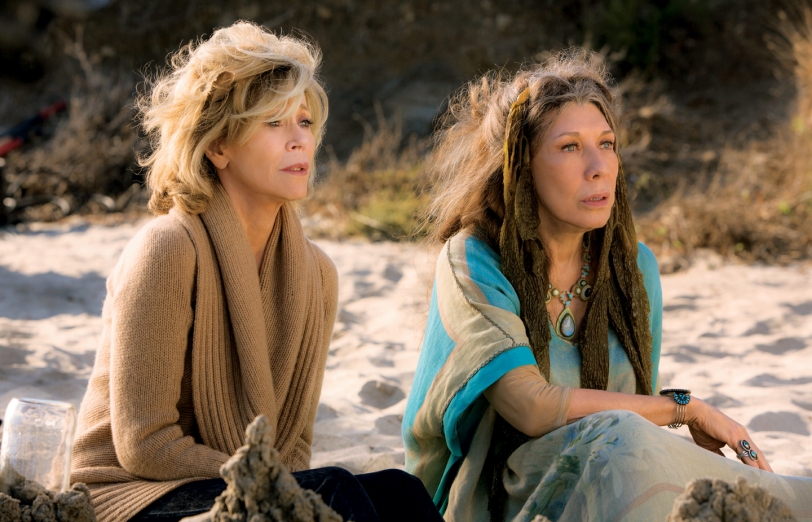Grace and Frankie - Jane Fonda and Lily Tomlin on the beach