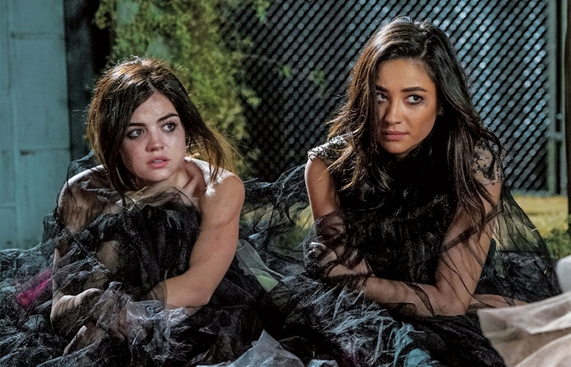 Pretty Little Liars - Lucy Hale and Shay Mitchell