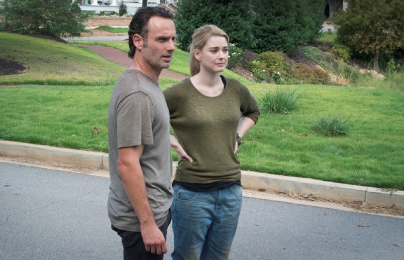 Andrew Lincoln as Rick and Alexandra Breckenridge as Jessie - Episode 12